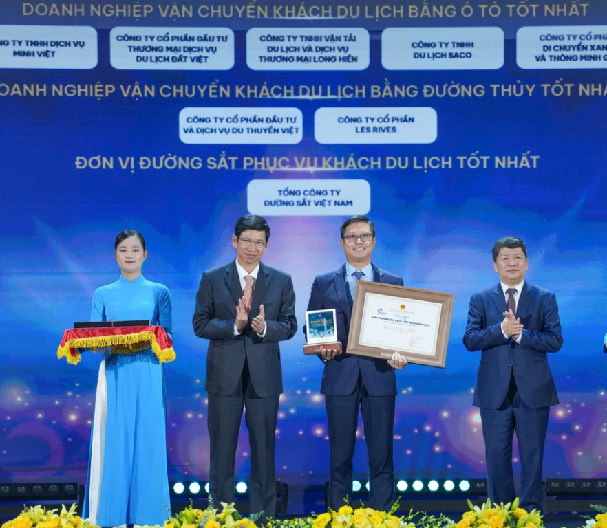 Vietnam Airlines được vinh danh tại Giải thưởng “Hãng Hàng không phục vụ khách du lịch tốt nhất” năm 2025